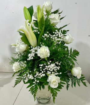 12 White Roses and Lilies